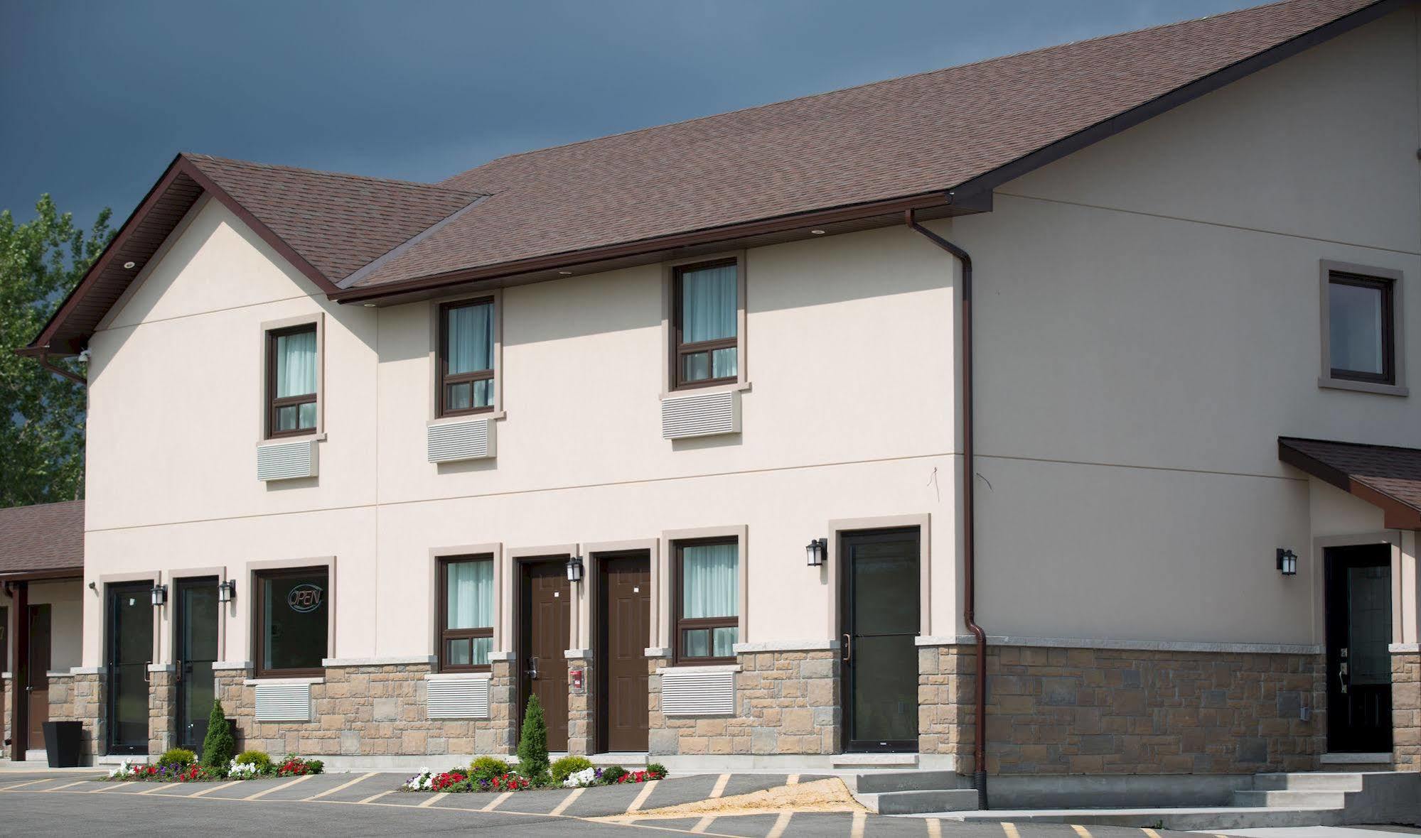 Masterson'S Motel Greater Napanee Exterior foto