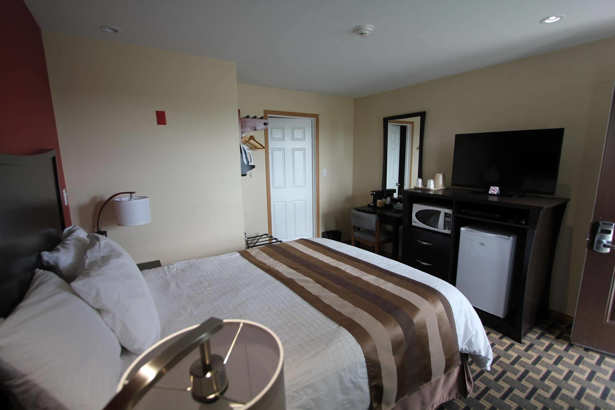 Masterson'S Motel Greater Napanee Exterior foto