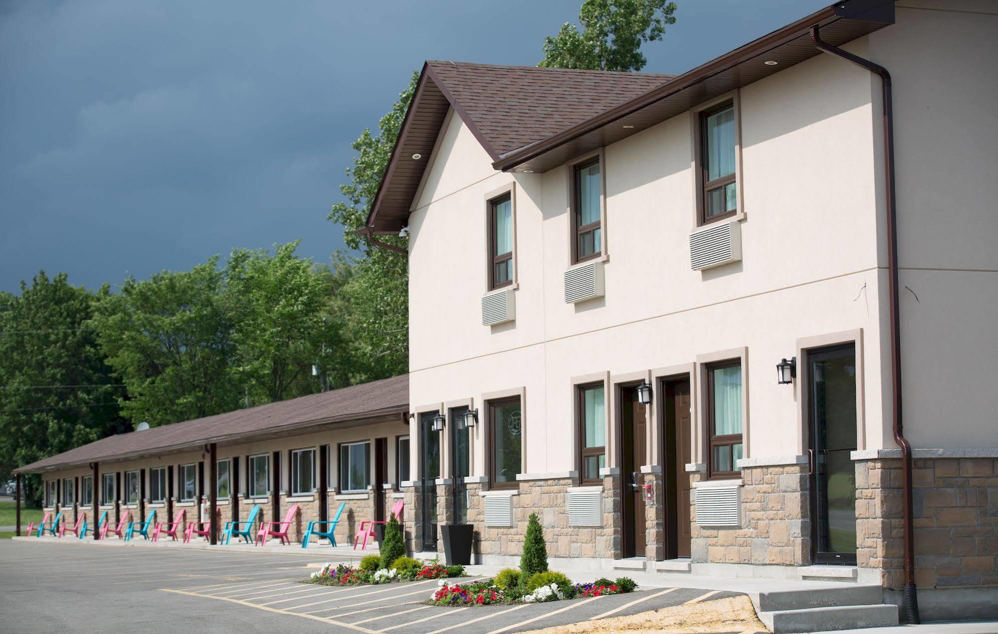 Masterson'S Motel Greater Napanee Exterior foto